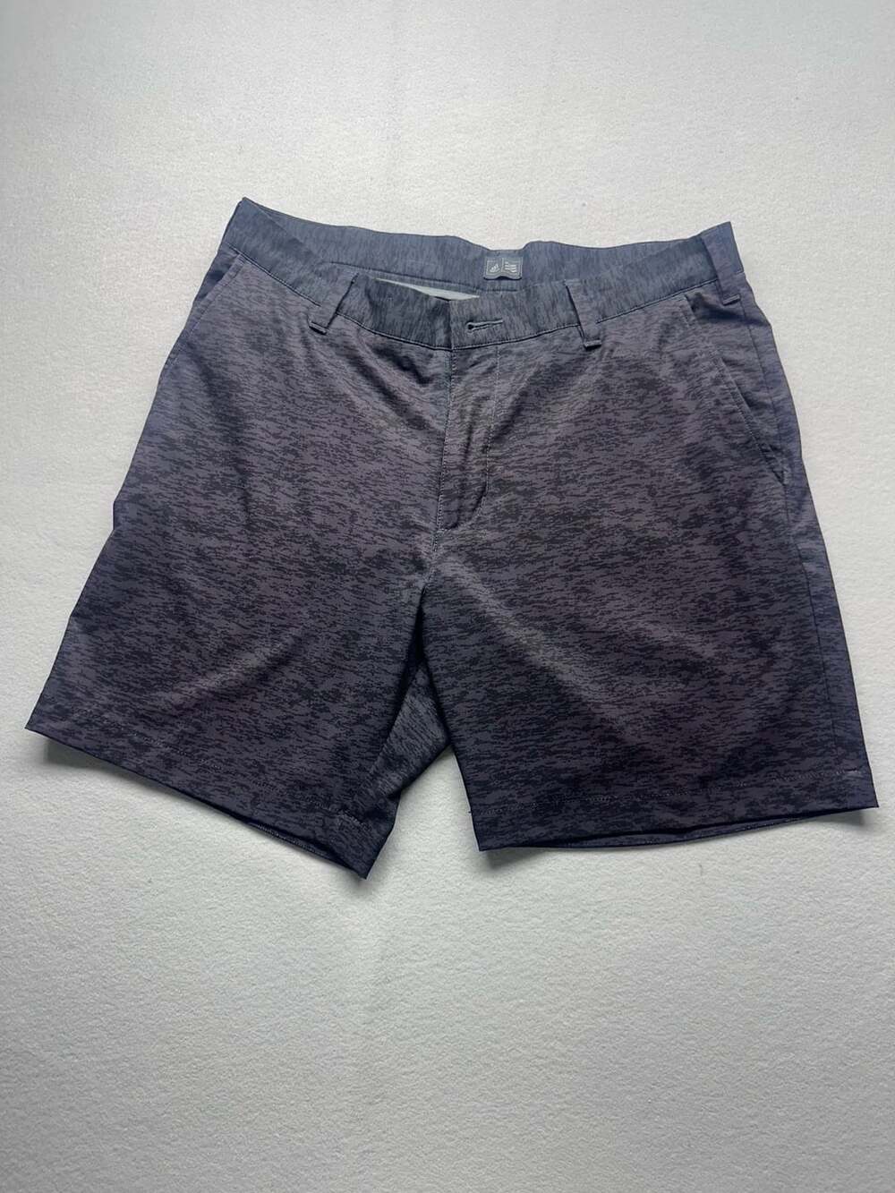 Adidas Men's Gray Space Dye Walk Shorts Size 32